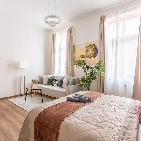 Explore Budapest From A Luxurious Cozy Apartment Екстер'єр фото