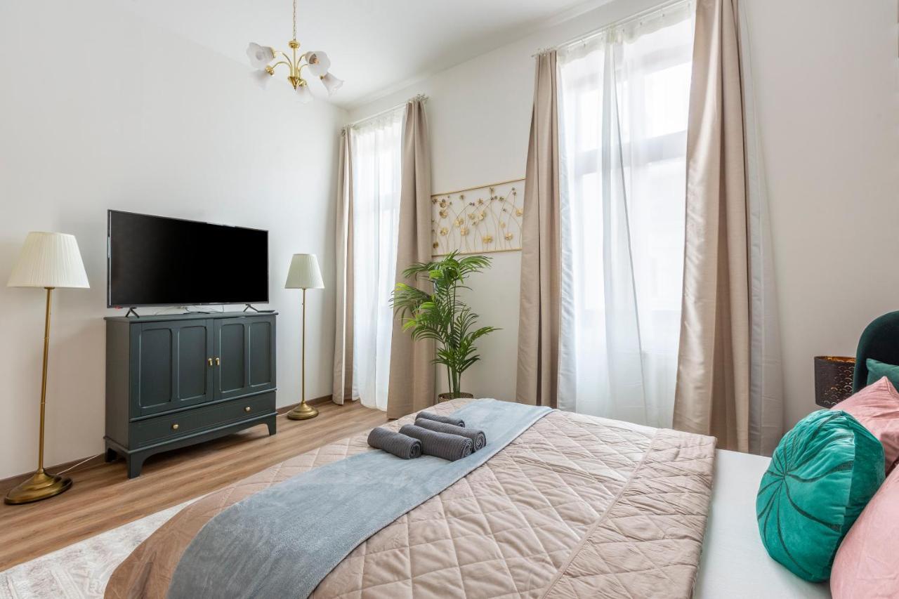 Explore Budapest From A Luxurious Cozy Apartment Екстер'єр фото