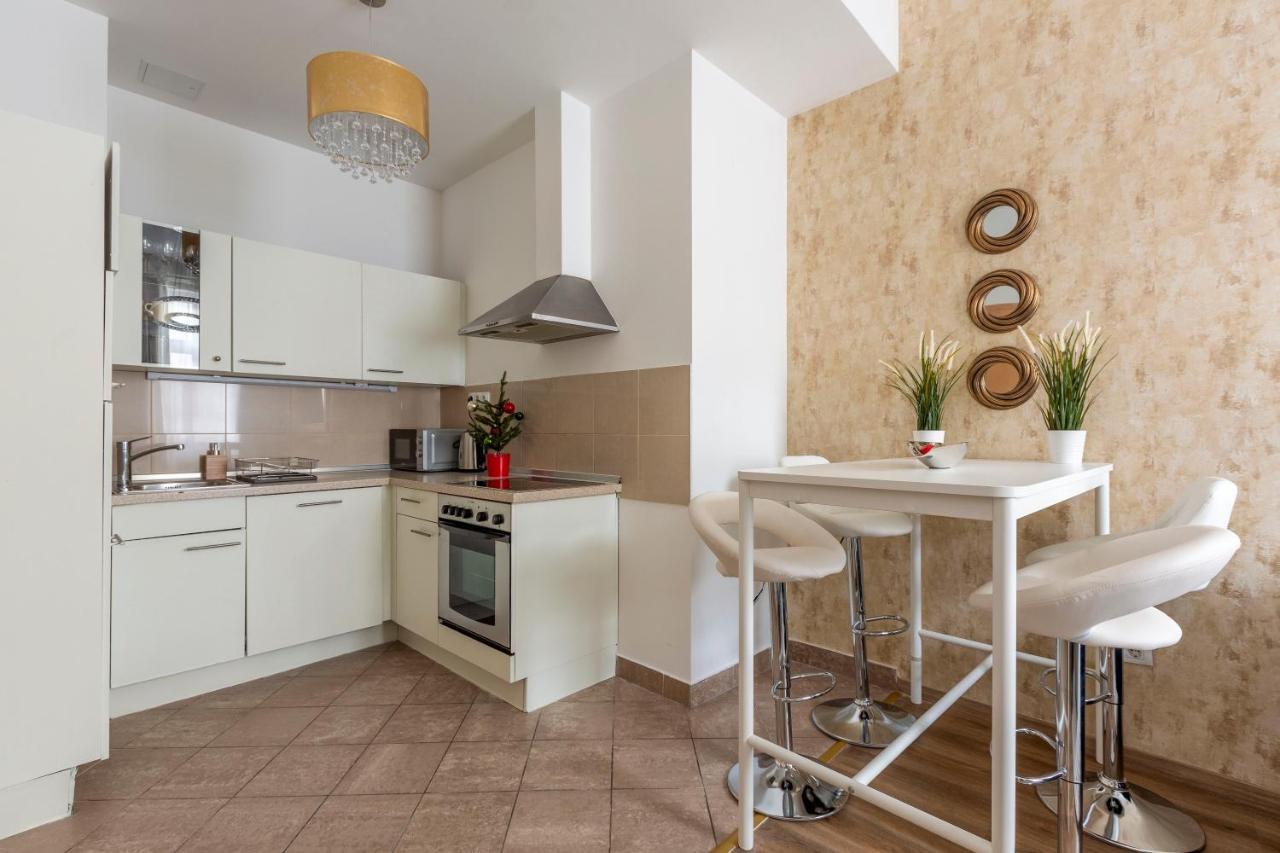 Explore Budapest From A Luxurious Cozy Apartment Екстер'єр фото