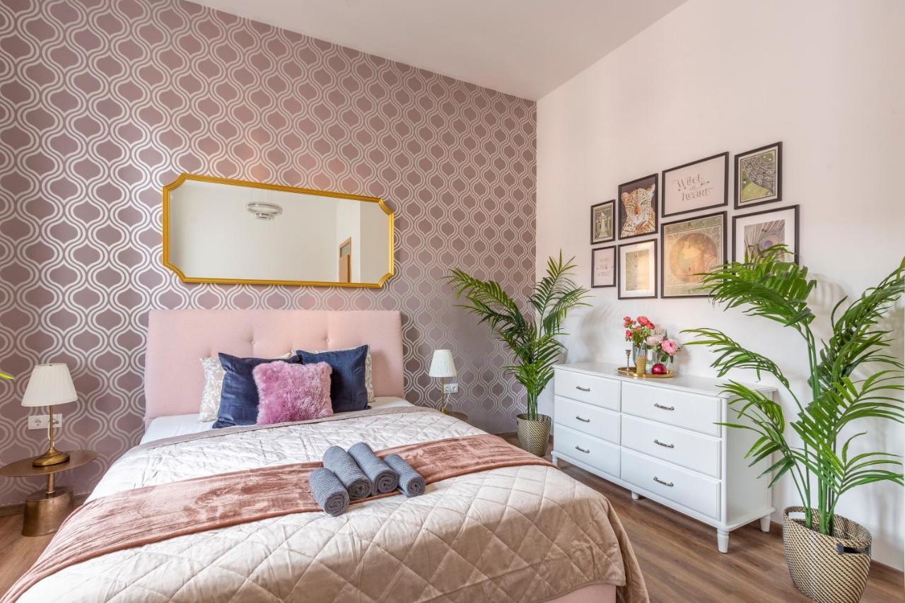 Explore Budapest From A Luxurious Cozy Apartment Екстер'єр фото