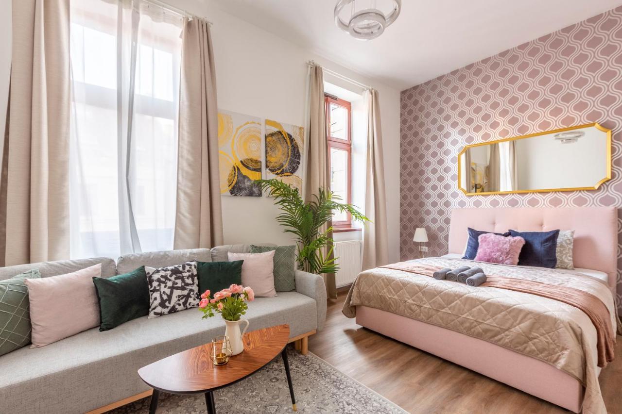 Explore Budapest From A Luxurious Cozy Apartment Екстер'єр фото