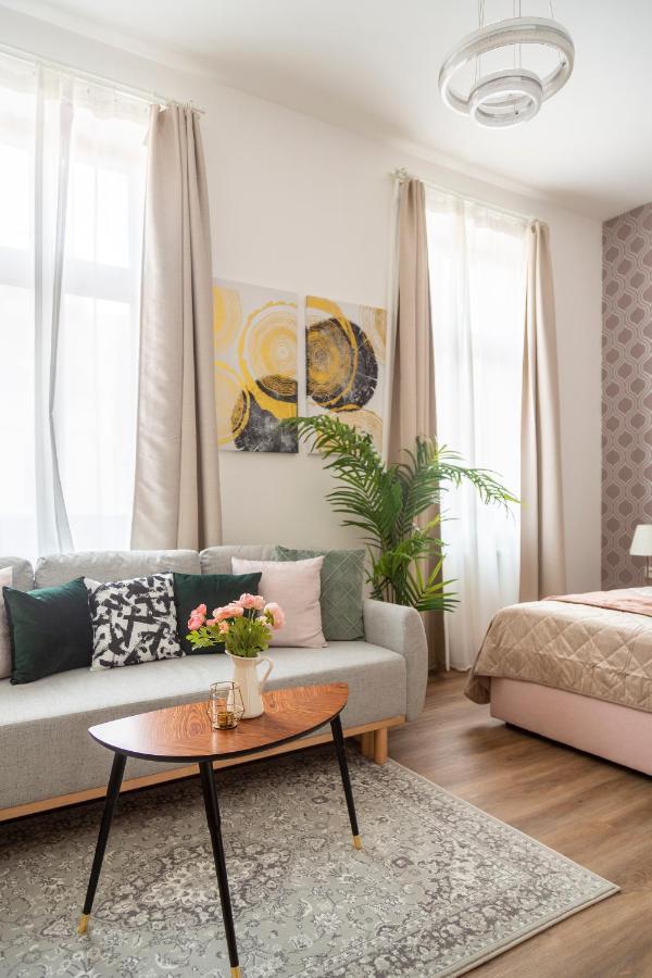 Explore Budapest From A Luxurious Cozy Apartment Екстер'єр фото